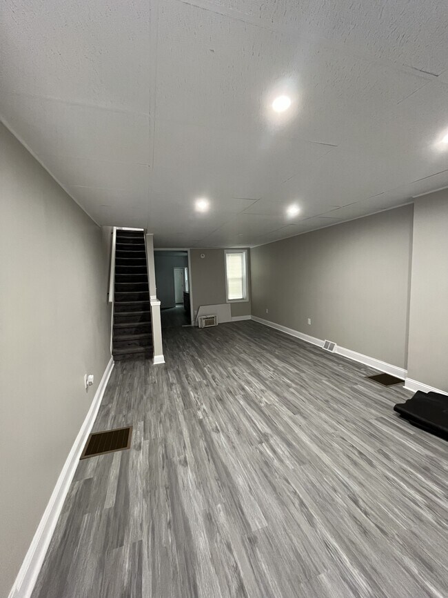 Building Photo - 1006 Potter St