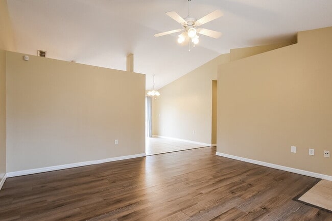 Building Photo - 1315 6th Ave