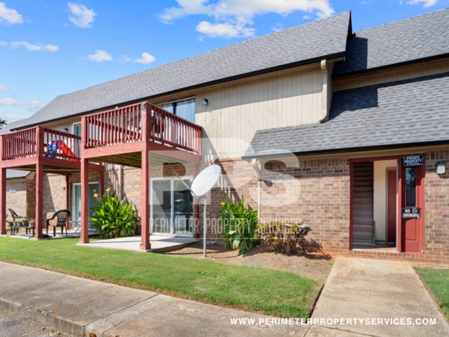 Building Photo - Studio Apartment in Conyers! Come see it t...
