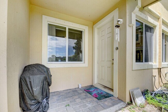 Building Photo - Coventry Townhomes