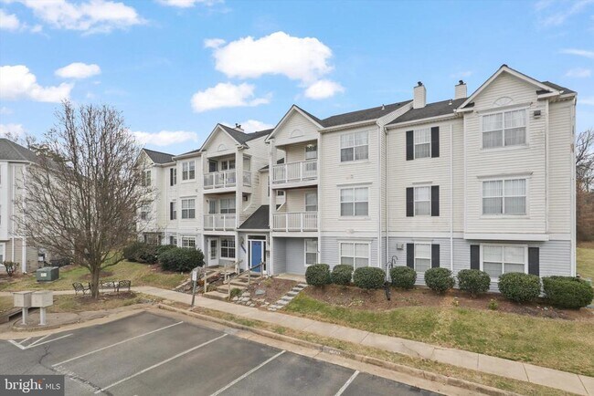 Foto del edificio - 8058 Lisle Dr