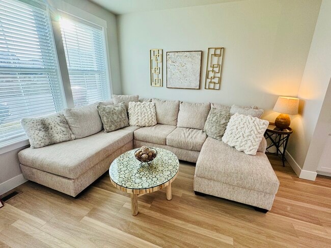 Living Room - 6103 Northstead Ave