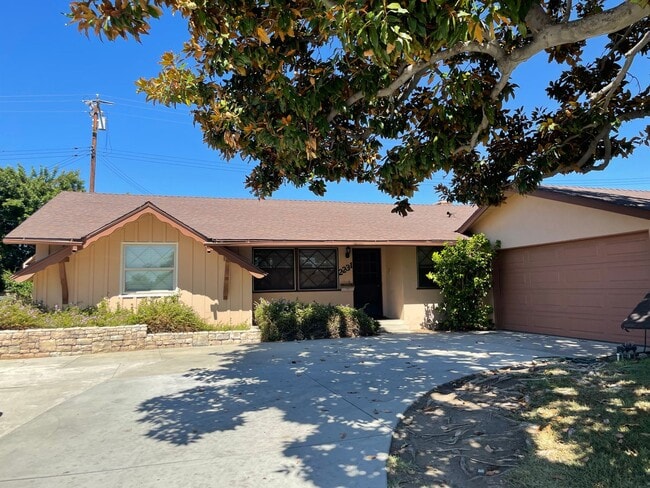 Foto del edificio - 4 Bedroom Mid-Century Classic Fullerton Ho...