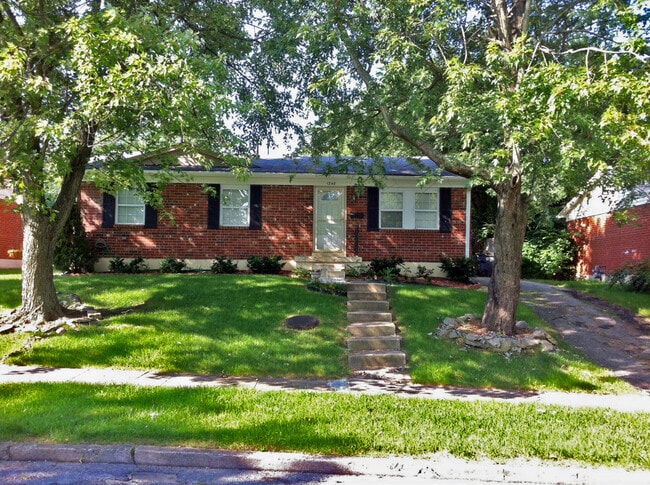 LOVELY 3 BR House! W/D Hookups, HW Floors,... - LOVELY 3 BR House! W/D Hookups, HW Floors,...