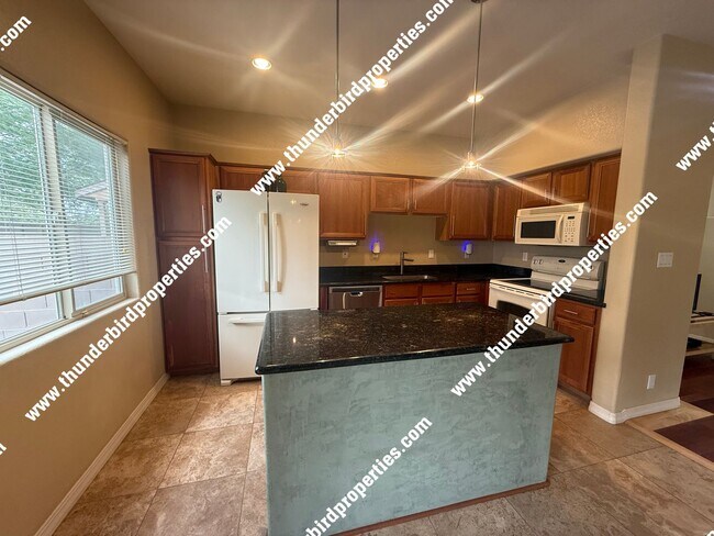 Foto del edificio - Gated Community available NOW!