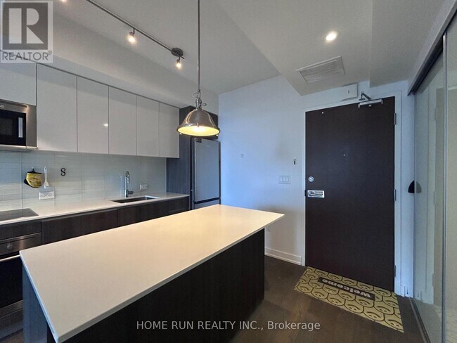 Building Photo - 199 Slater St.