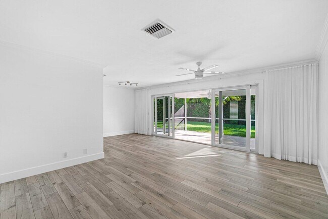 Building Photo - 1332 SW 9th Ave