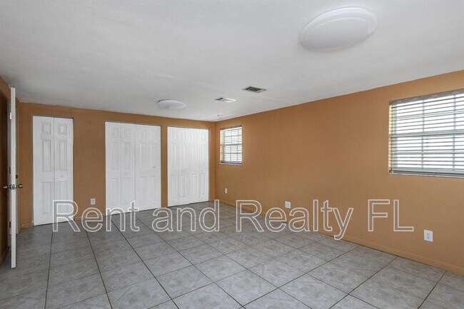 Foto del edificio - 1805 N Taylor Rd