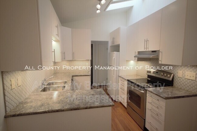 Building Photo - 3837 Paseo del Prado St