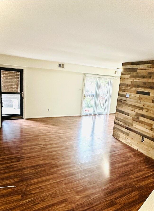 Living Room - 4950 W Brigantine Ct