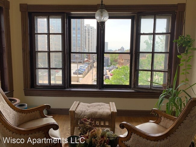 Building Photo - 1614 E Royall Pl