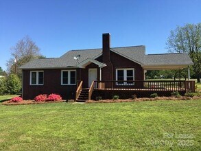 Building Photo - 107 Perry Rd