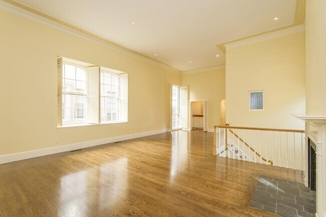 Building Photo - 71 Mount Vernon St