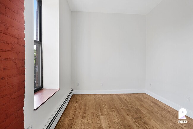 Building Photo - 2159 5th Ave