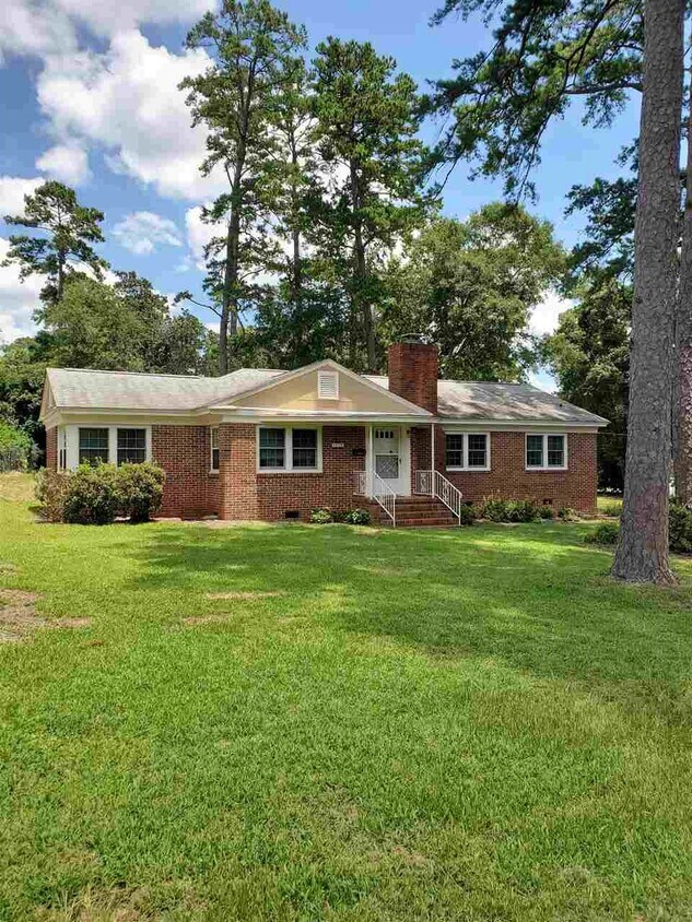 Foto principal - 1350 E Chouteau Ave