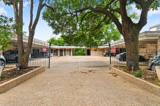 Building Photo - 2704 San Pedro St