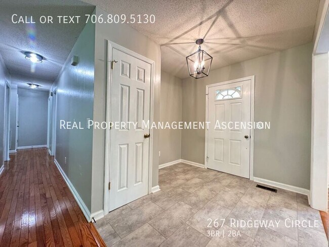 Foto del edificio - 267 Ridgeway Cir