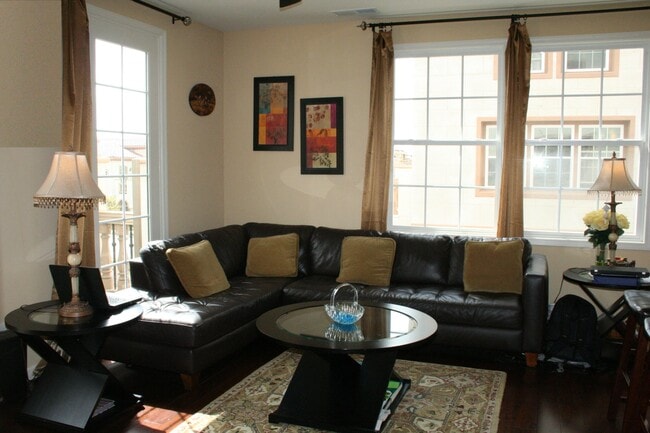 Foto del edificio - 3740 Gleason Dr
