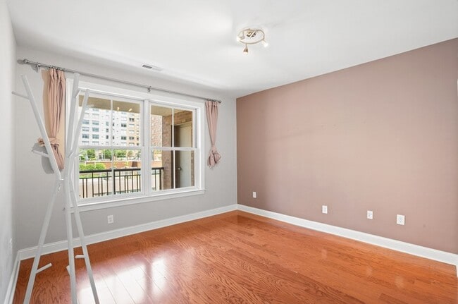 Building Photo - Imperial