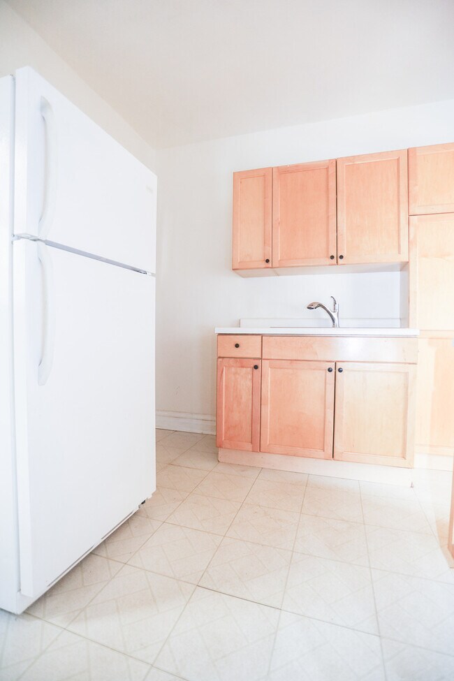 Foto del edificio - 2948 N Seeley Ave