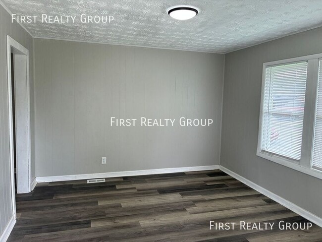 Building Photo - 1671 Gummer Ave