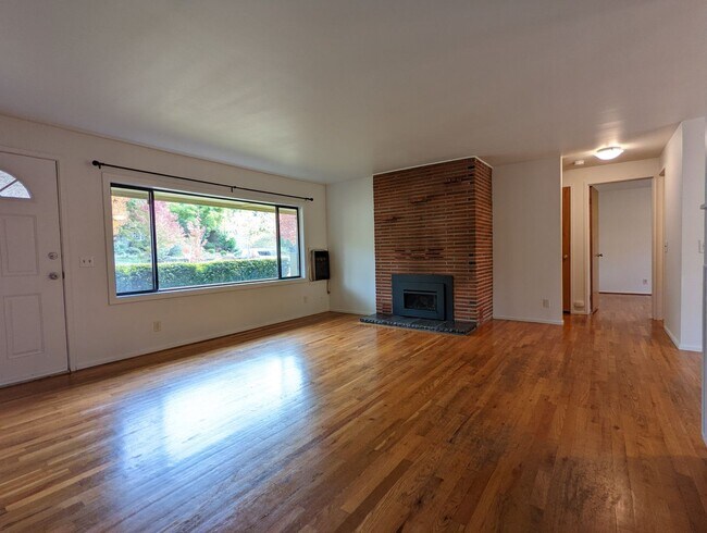 Foto del edificio - Great 2 Bedroom With Bonus Space Located in South Eugene!