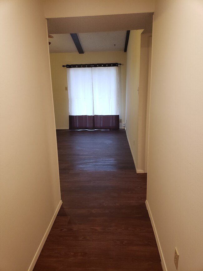 Foyer - 3805 Tudor Dr