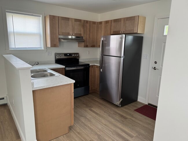 Building Photo - 33 Hoppin Ave
