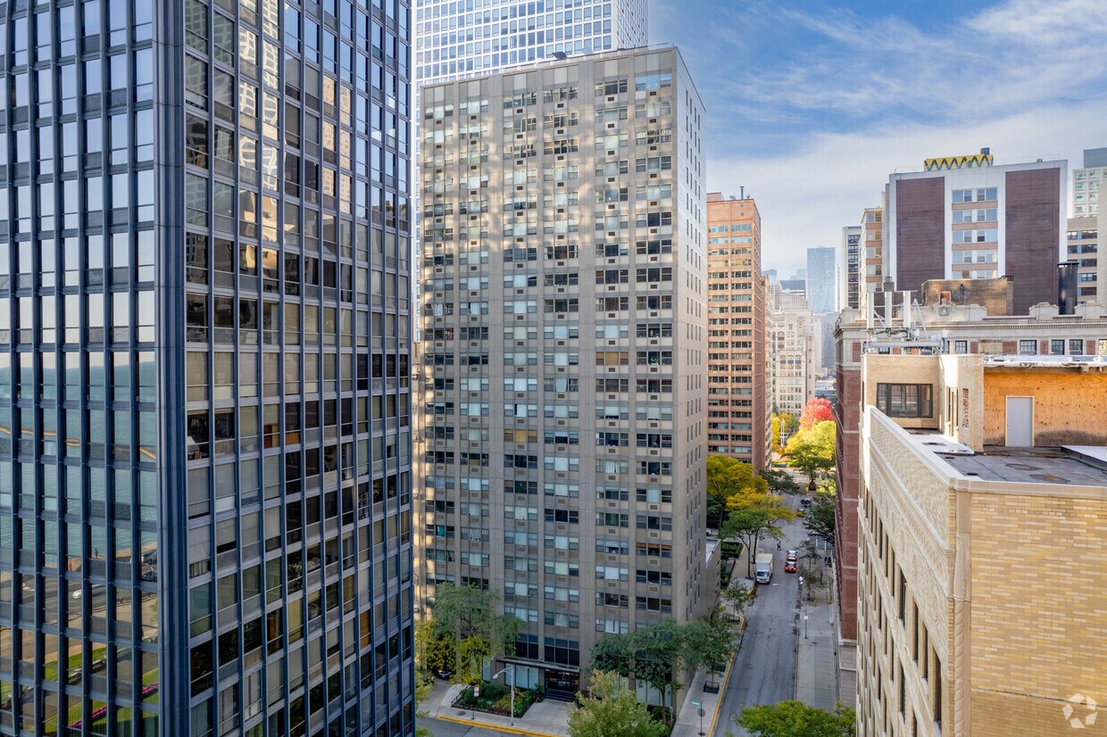 Foto principal - 253 E Delaware Pl