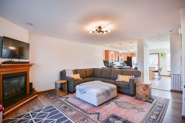 Foto del edificio - 1300 Nicholas Ln