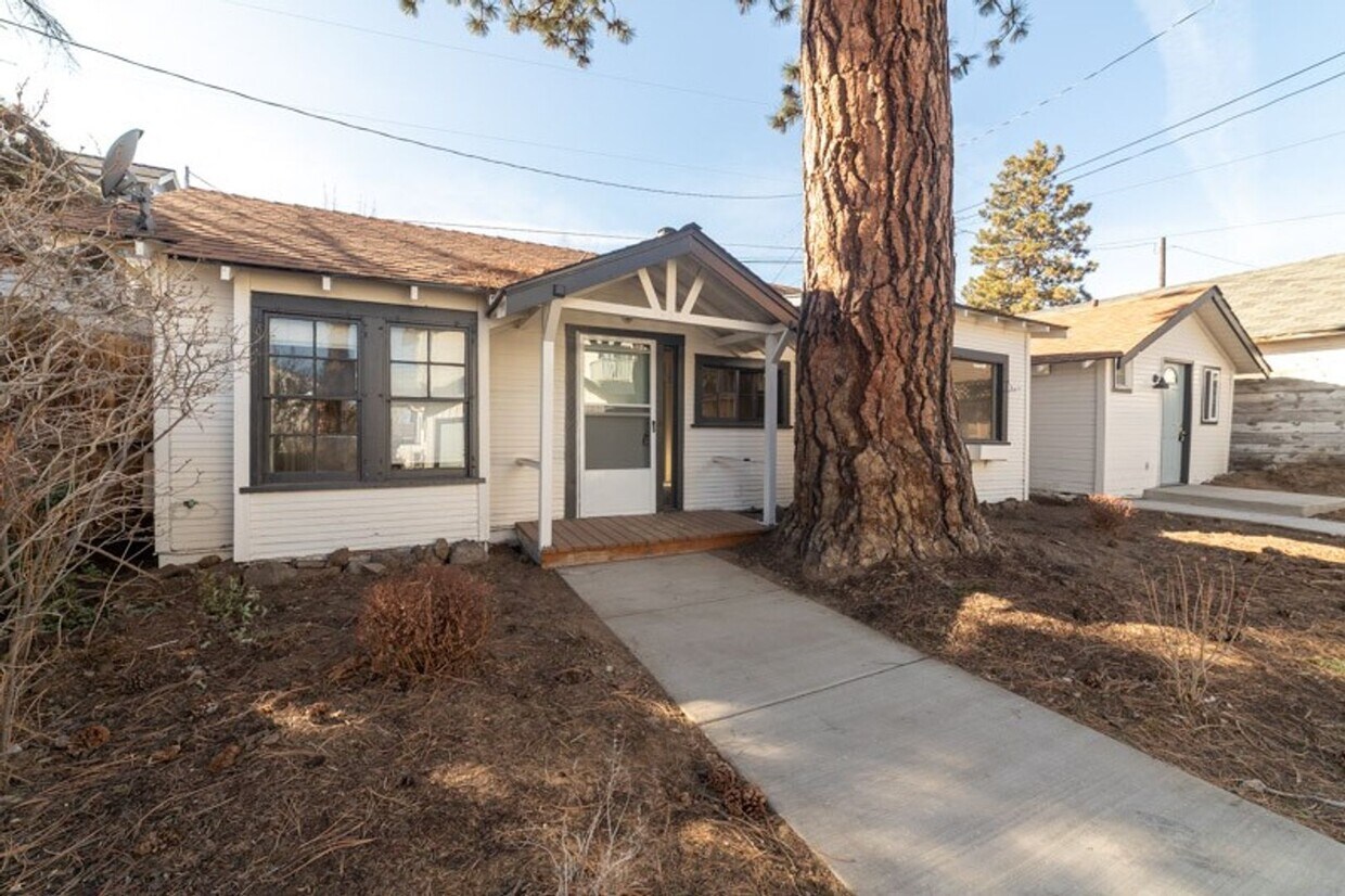 1427 NW 4th St Unit 1, Bend, OR 97703 Room for Rent in Bend, OR