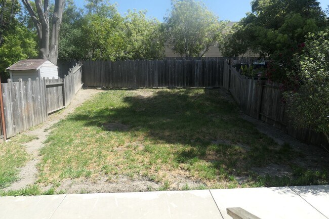 Building Photo - 69 Maranatha Dr