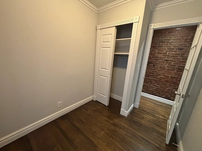 Building Photo - 410 E 13th St