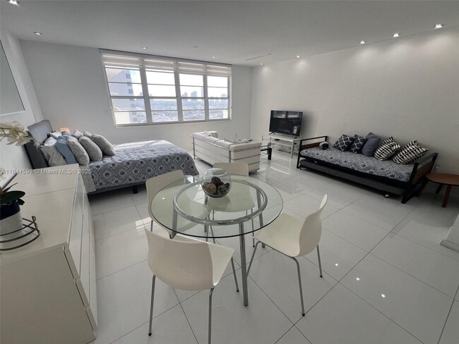 Foto del edificio - 100 Lincoln Rd