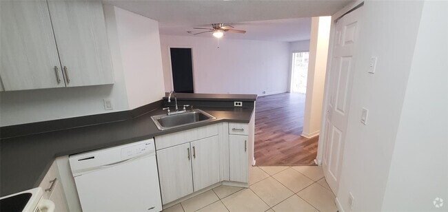 Building Photo - 8781 Wiles Rd