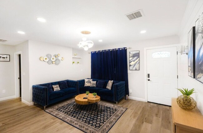 Foto del edificio - 451 E Lincoln Ave