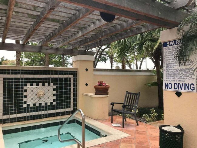 Foto del edificio - 1701 Village Blvd