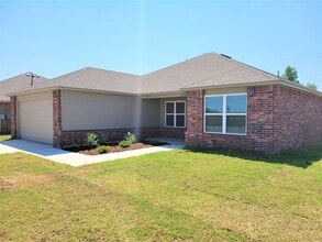 Building Photo - 21242 Winding Brook