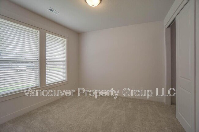 Building Photo - 15103 NE 98th Cir