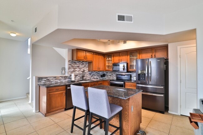 Building Photo - Coming Soon! Furnished 2 bed / 2.5 bath Gi...