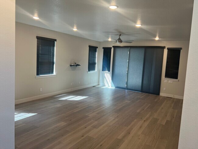 Building Photo - 5221 Rendezvous Pkwy
