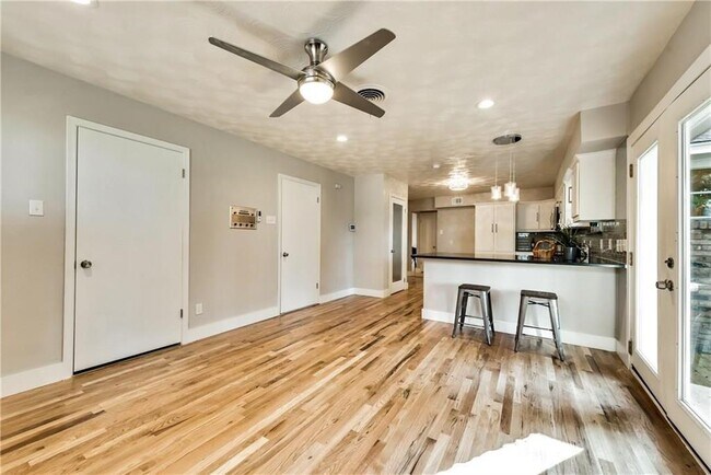 Building Photo - 2321 Fenestra Dr