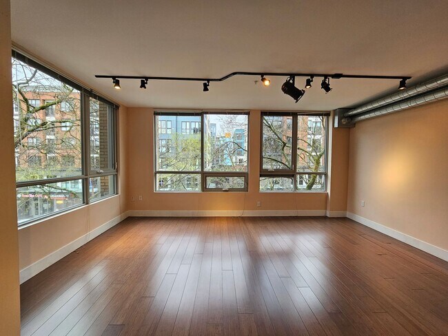 Foto del edificio - Bright Capitol Hill 1BR at BRIX | Parking Included |