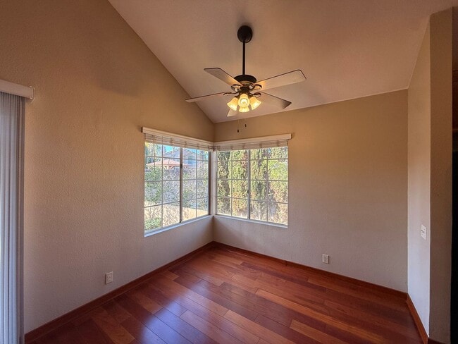 Building Photo - Bright 2BR/2BA Lofted Home with High Ceilings, Pool & 2 Parking Spaces in Clairemont!