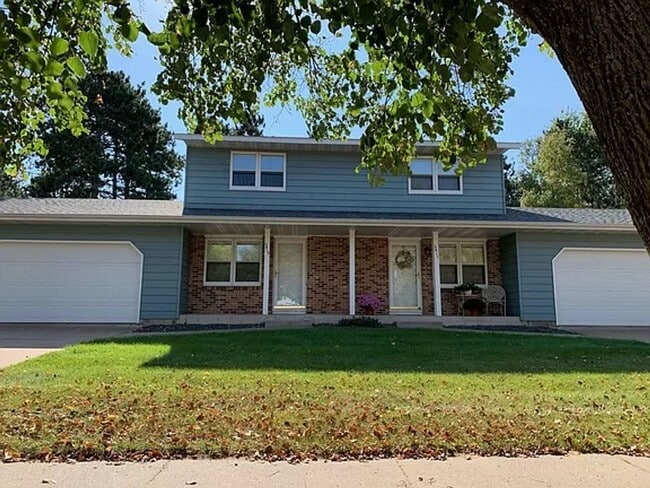 Foto del edificio - Southside Duplex on a Quiet Residential Street