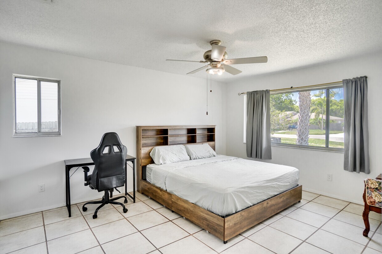 Foto principal - 8724 Tall Pine Ln