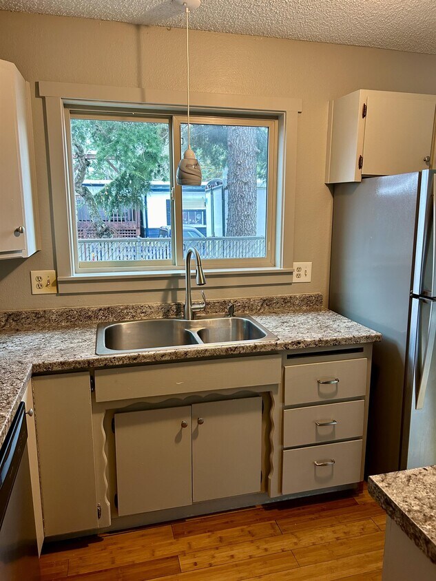 Foto principal - 3437 Redwood Ave