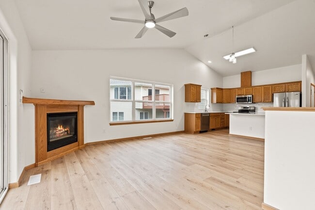 Foto del edificio - 13-13 Redtail Ct