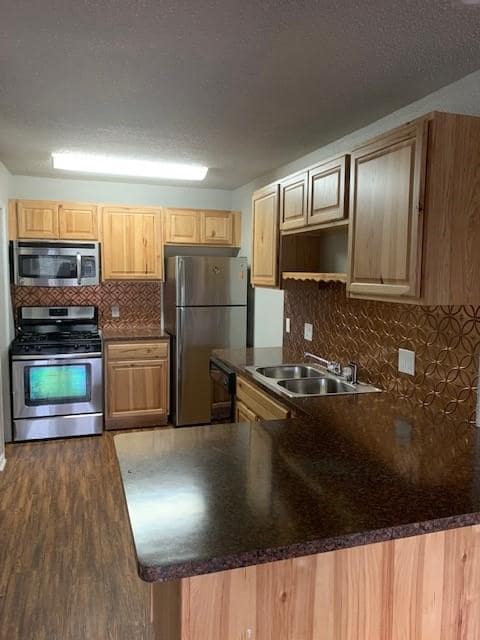 Primary Photo - 1202 Newning Ave