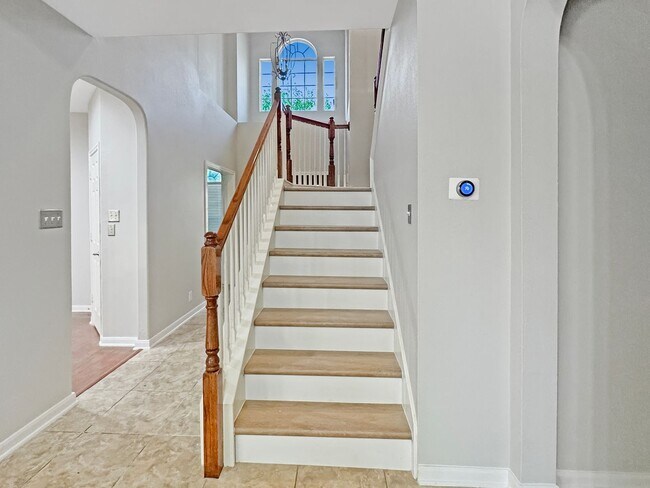 Building Photo - Spacious 4 BR/2.5 bath + office in Canyon Springs!